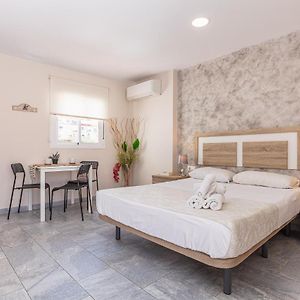 Apartamentos Lola Beach